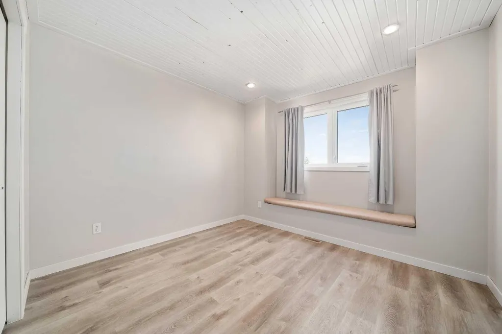 11 Taylor Crescent SE Medicine Hat AB T1B3X5