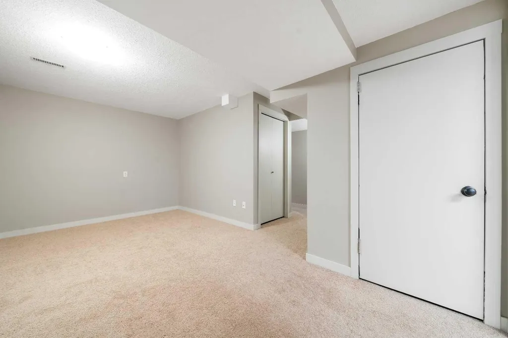 11 Taylor Crescent SE Medicine Hat AB T1B3X5