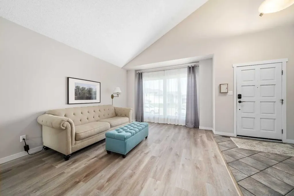 11 Taylor Crescent SE Medicine Hat AB T1B3X5