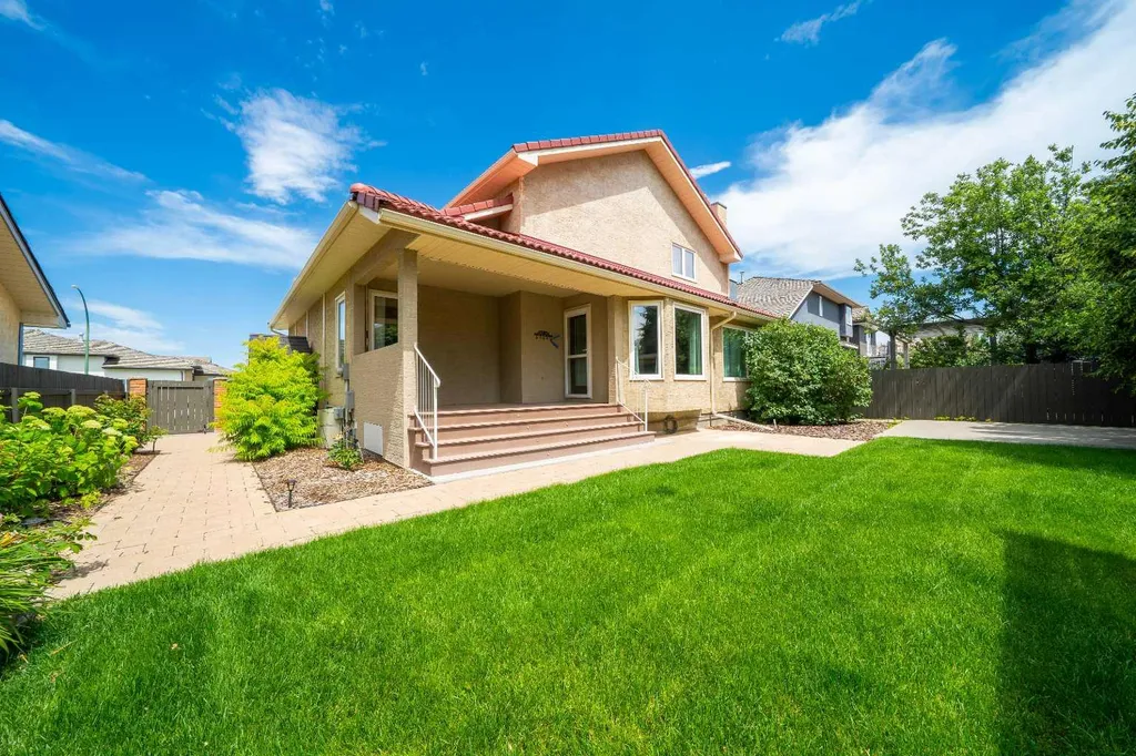 11 Taylor Crescent SE Medicine Hat AB T1B3X5