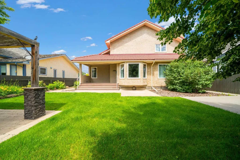 11 Taylor Crescent SE Medicine Hat AB T1B3X5
