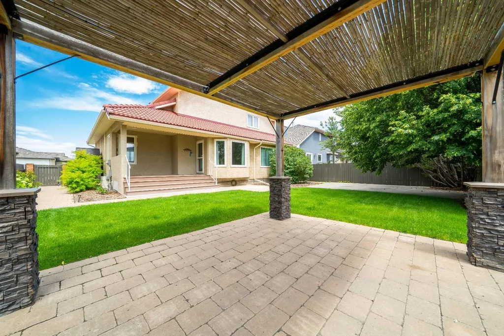 11 Taylor Crescent SE Medicine Hat AB T1B3X5