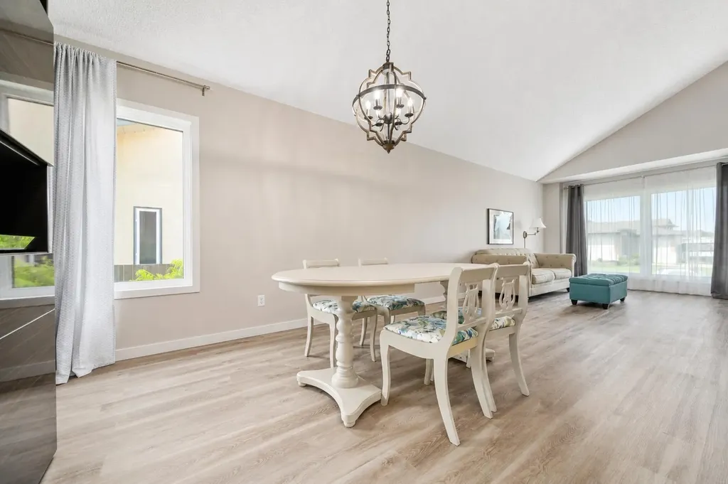 11 Taylor Crescent SE Medicine Hat AB T1B3X5