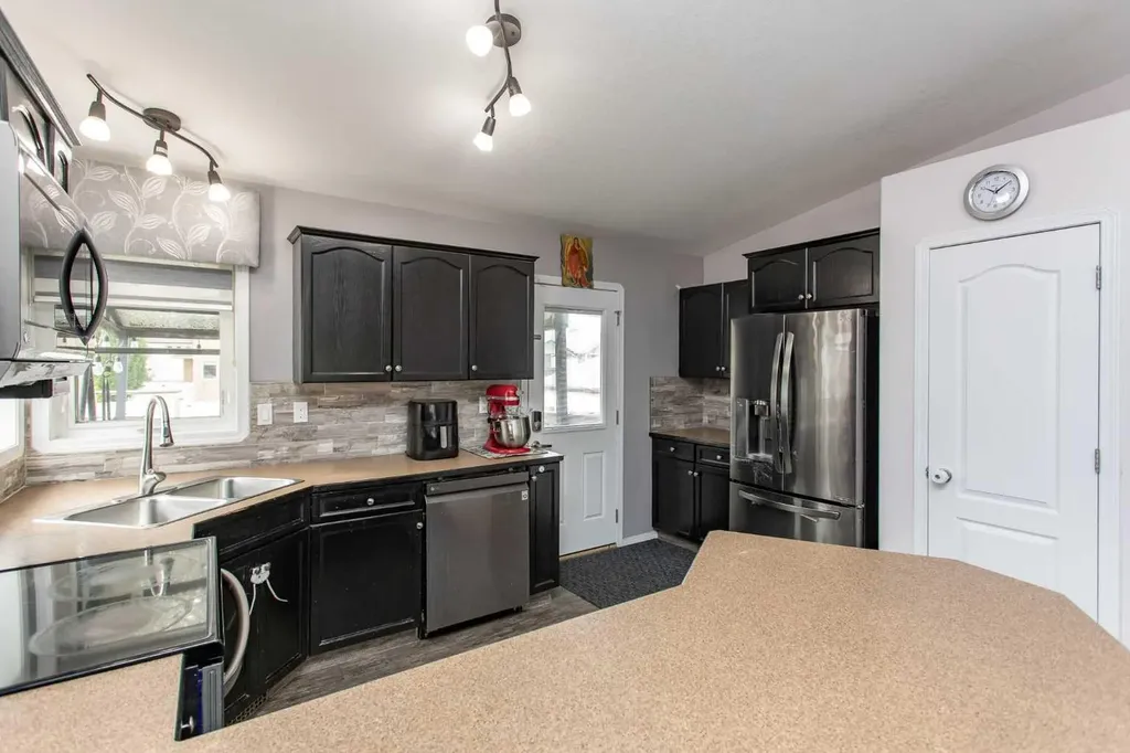 71 Vanier Drive Red Deer AB T4R 0G3