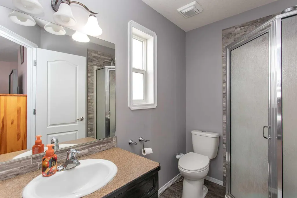 71 Vanier Drive Red Deer AB T4R 0G3
