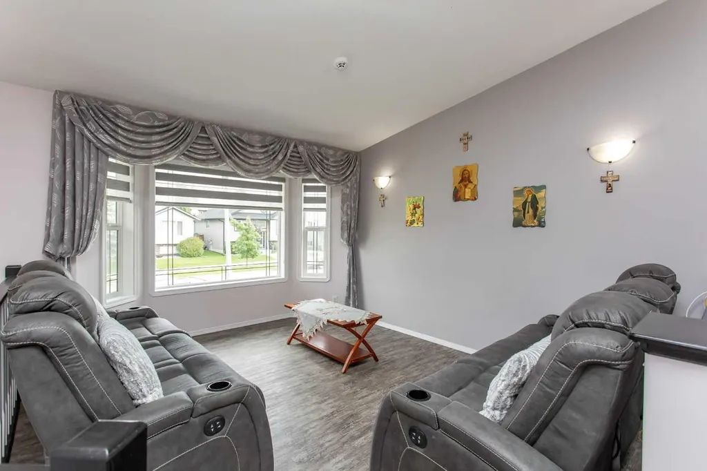 71 Vanier Drive Red Deer AB T4R 0G3