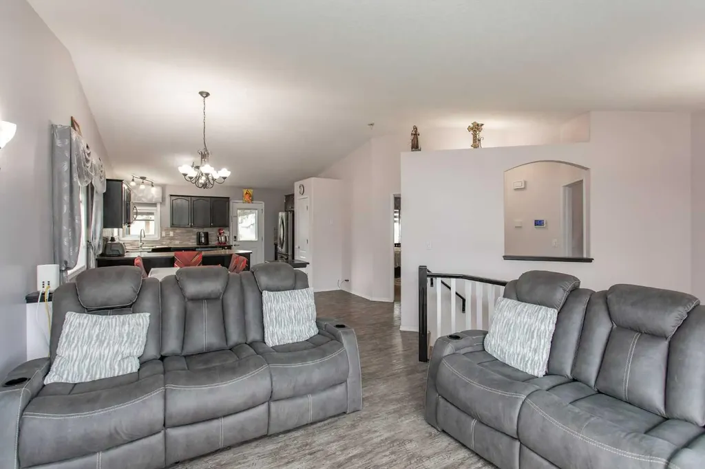 71 Vanier Drive Red Deer AB T4R 0G3