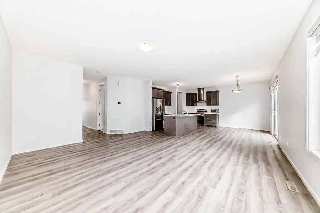 140 Carringham Road NW Calgary AB T3P1V3