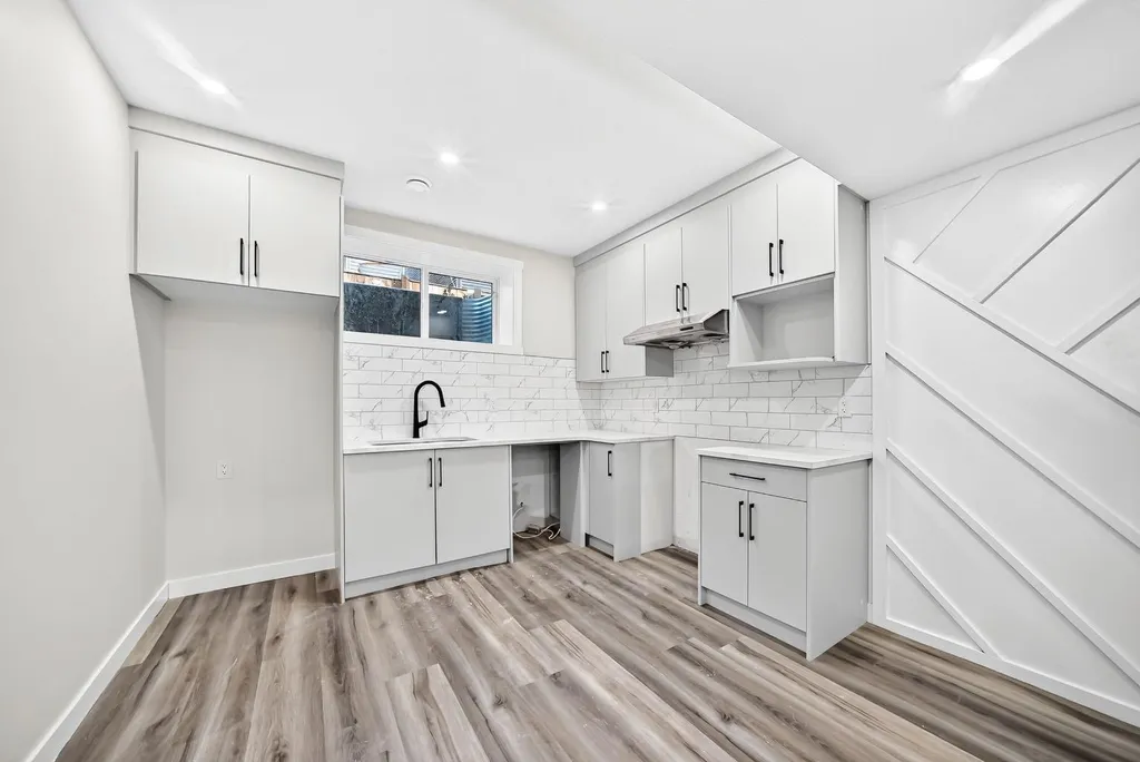 140 Carringham Road NW Calgary AB T3P1V3