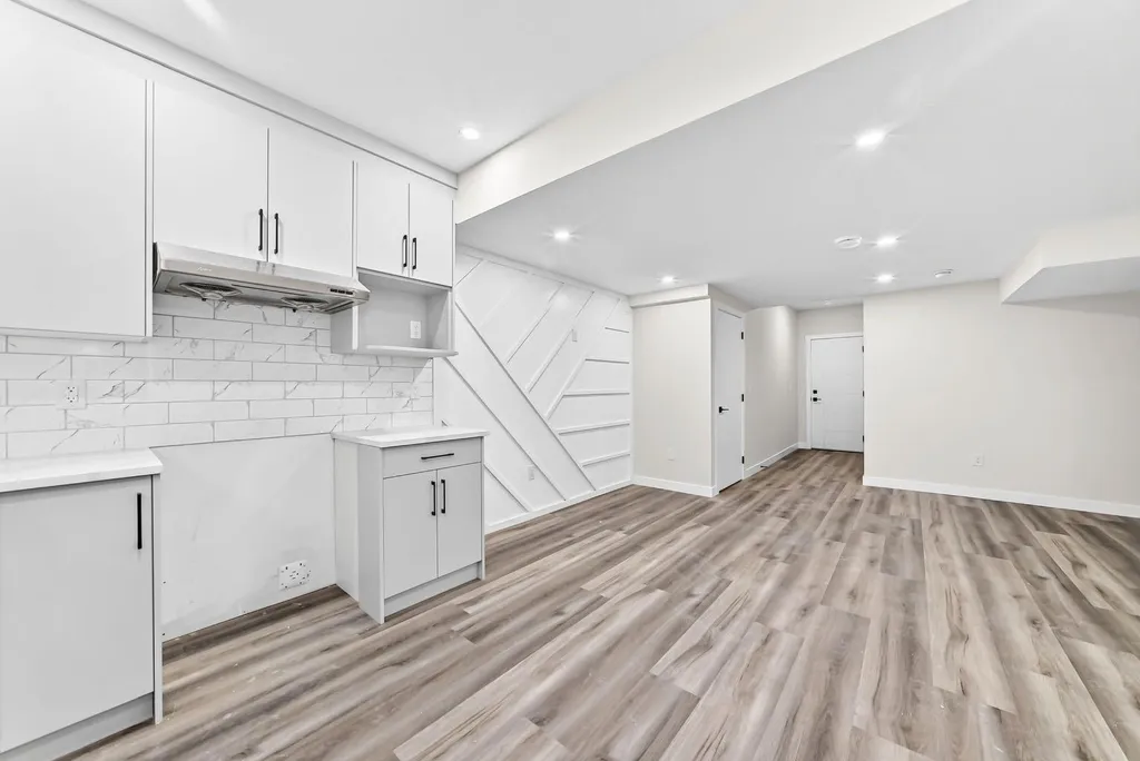 140 Carringham Road NW Calgary AB T3P1V3