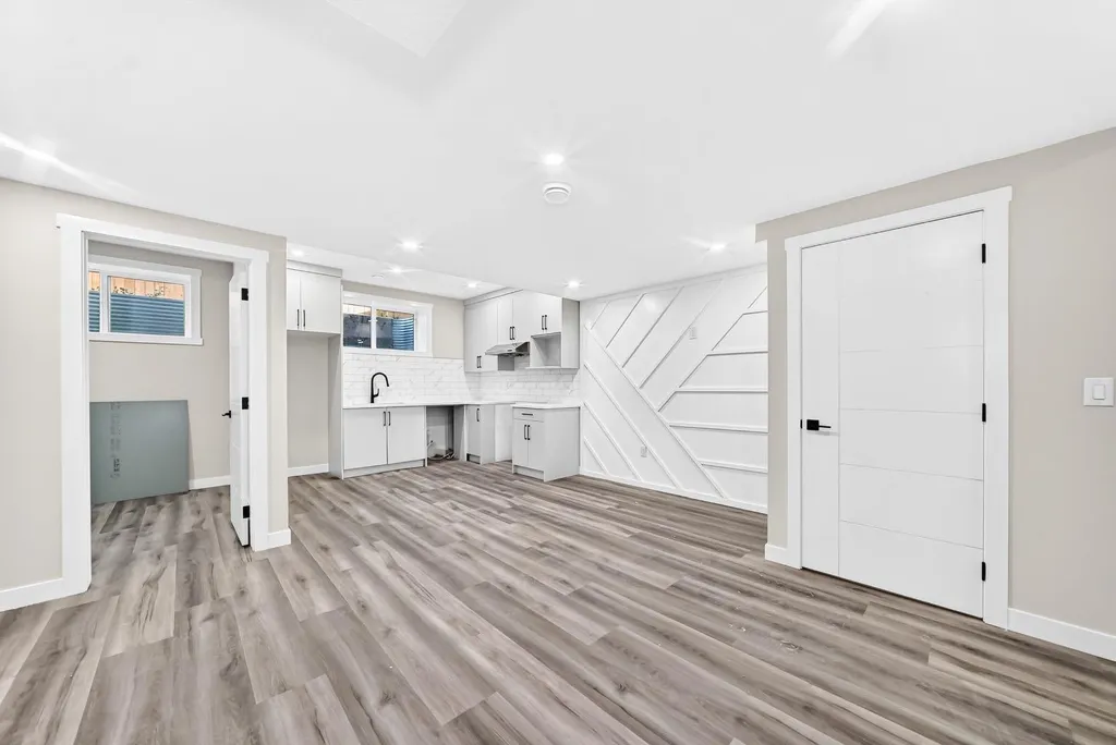 140 Carringham Road NW Calgary AB T3P1V3