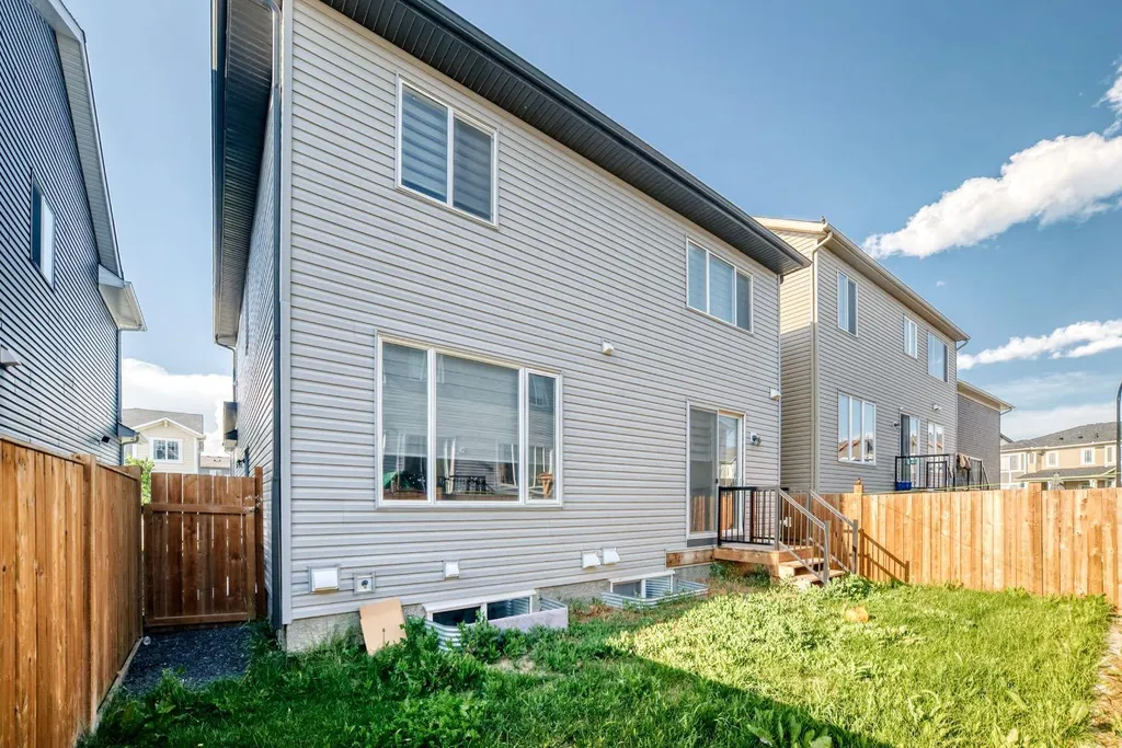 140 Carringham Road NW Calgary AB T3P1V3