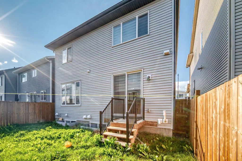 140 Carringham Road NW Calgary AB T3P1V3