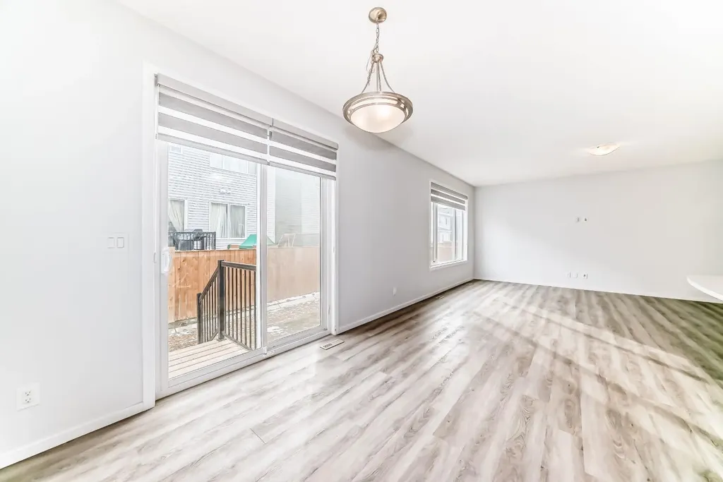 140 Carringham Road NW Calgary AB T3P1V3