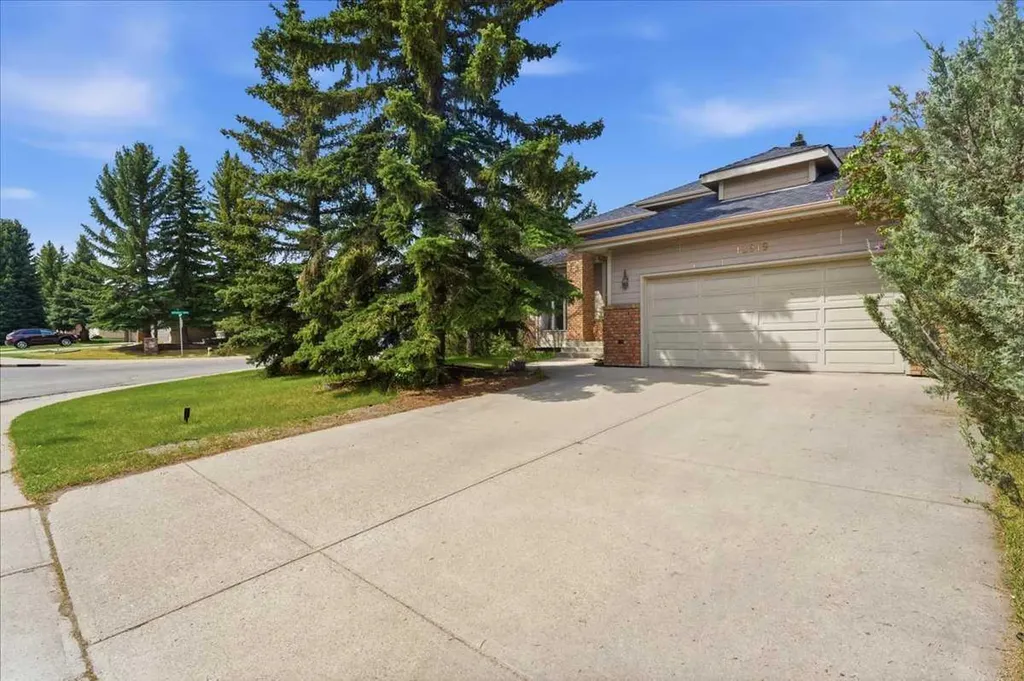13919 Evergreen Street SW Calgary AB T2Y2X4