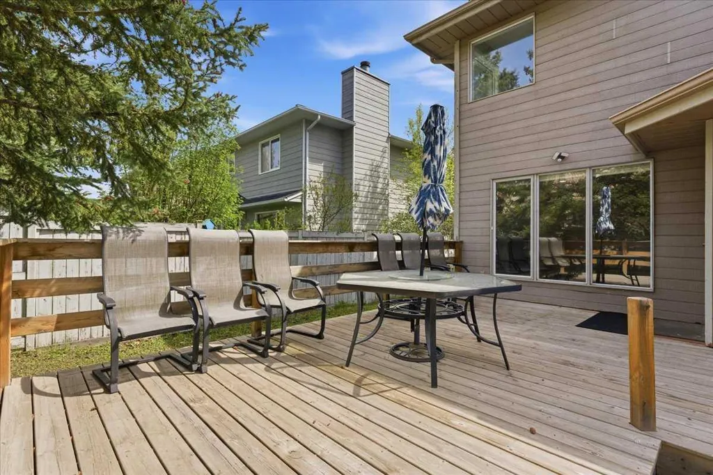 13919 Evergreen Street SW Calgary AB T2Y2X4