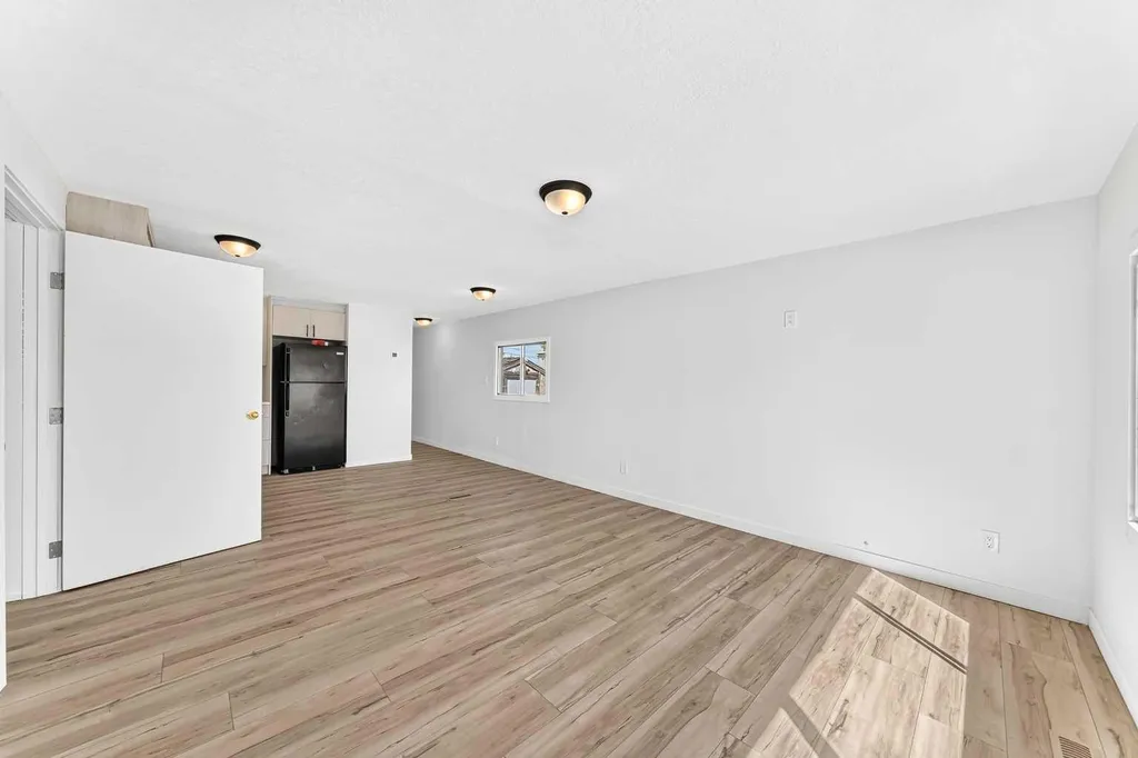 2106 50 Street SE Calgary AB T2B 1M7