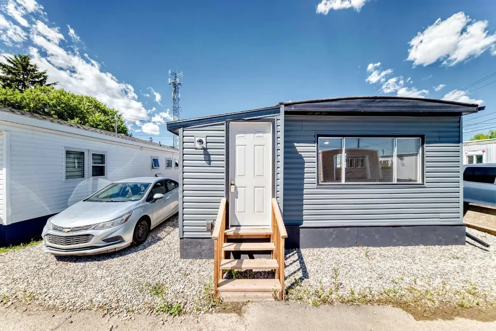 2106 50 Street SE Calgary AB T2B 1M7
