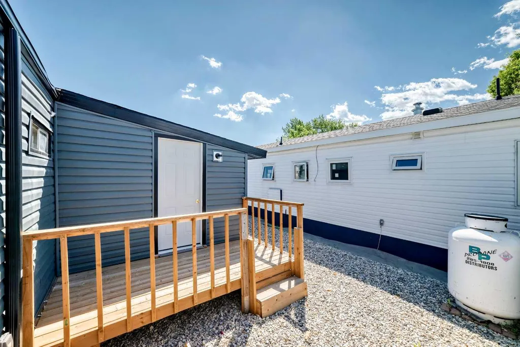 2106 50 Street SE Calgary AB T2B 1M7