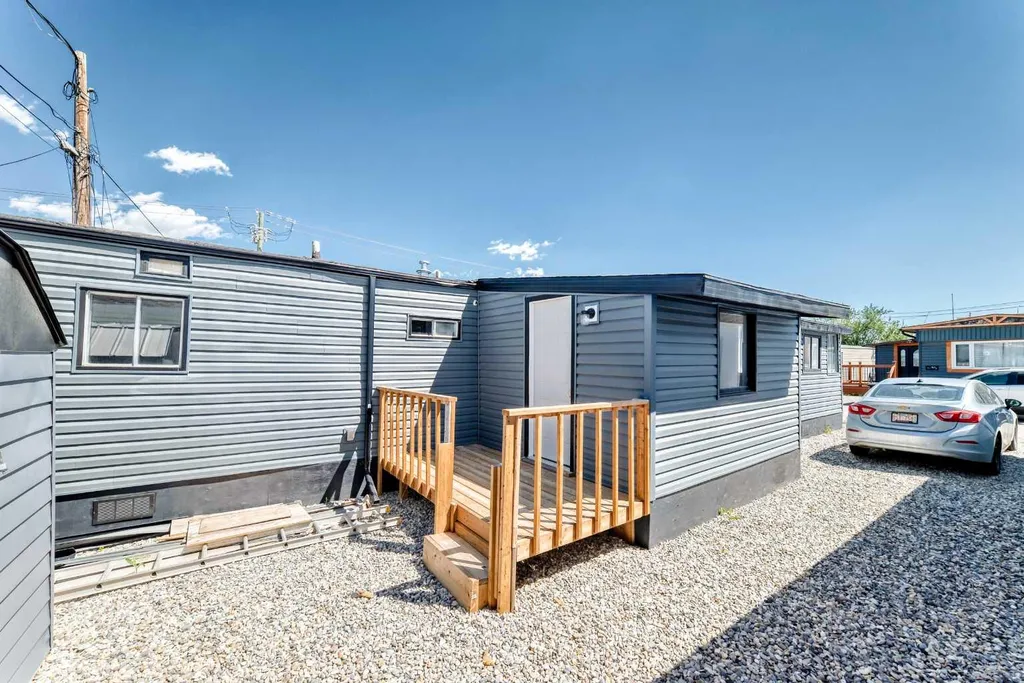 2106 50 Street SE Calgary AB T2B 1M7