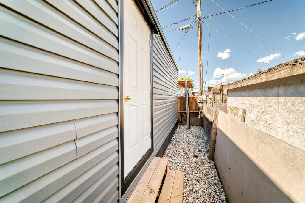 2106 50 Street SE Calgary AB T2B 1M7
