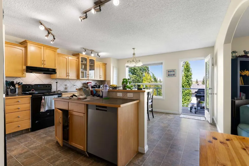 151 Bow Ridge Crescent Cochrane AB T4C 1V2