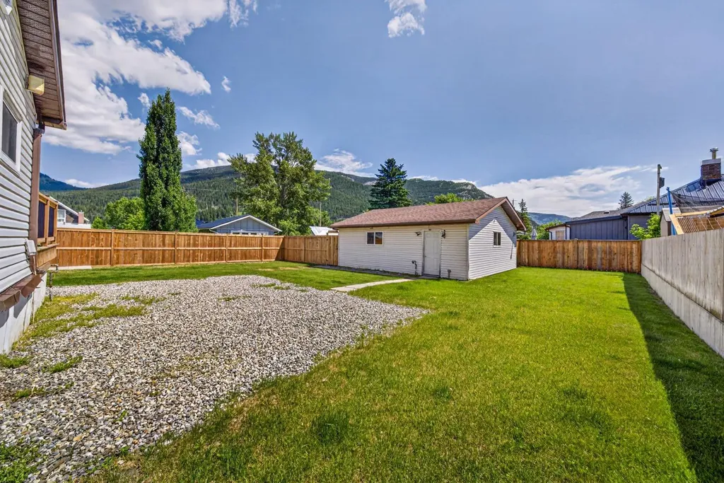 1809 129 Street Blairmore AB T0K0E0