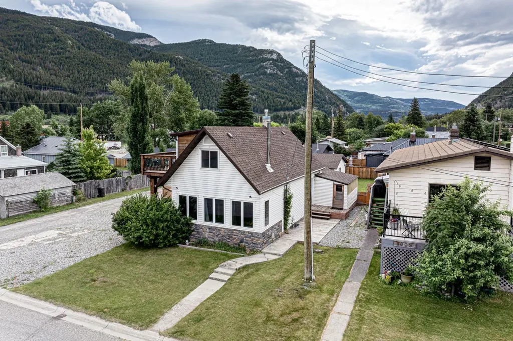 1809 129 Street Blairmore AB T0K0E0