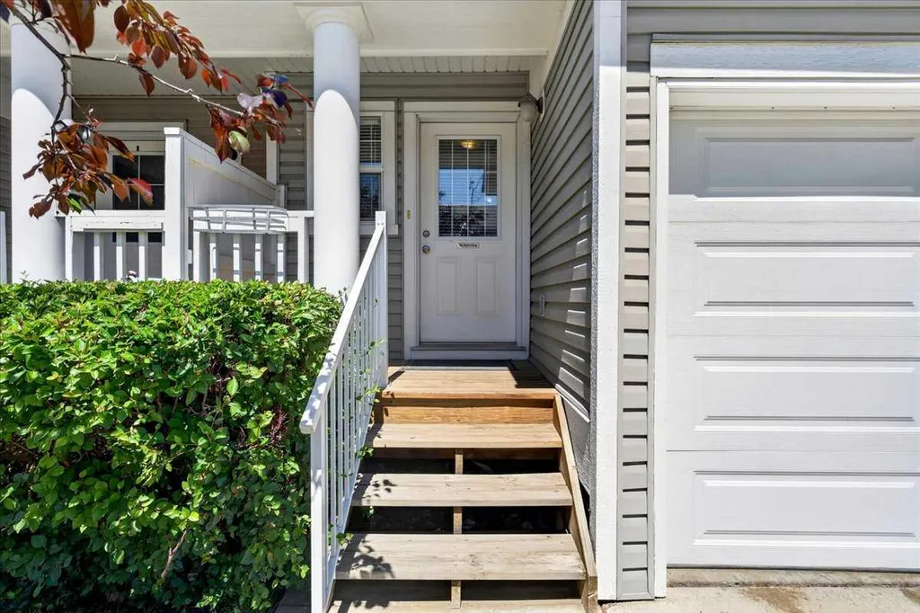 76 Country Village Lane NE Calgary AB T3K 0E7