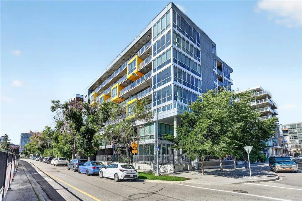 235 9a Street NW Calgary AB T2N 4H7