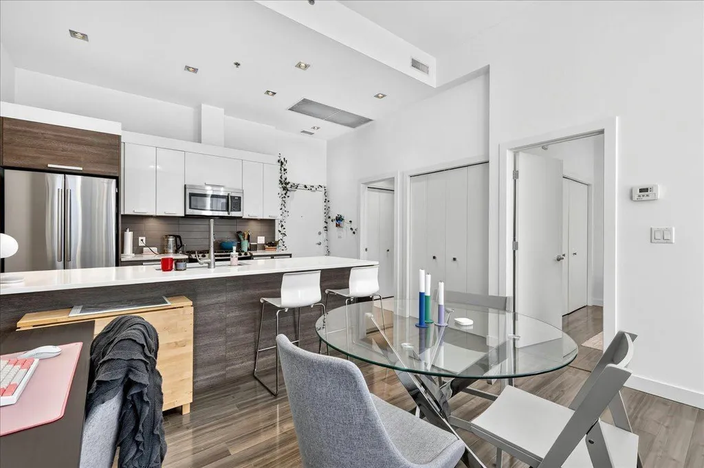 235 9a Street NW Calgary AB T2N 4H7