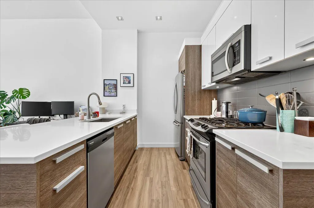 235 9a Street NW Calgary AB T2N 4H7