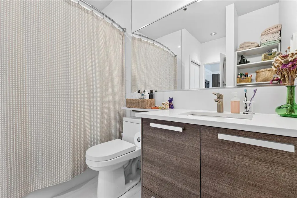 235 9a Street NW Calgary AB T2N 4H7