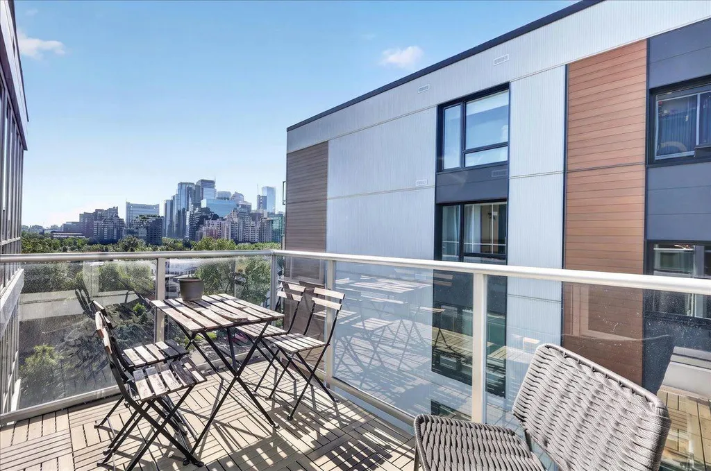 235 9a Street NW Calgary AB T2N 4H7