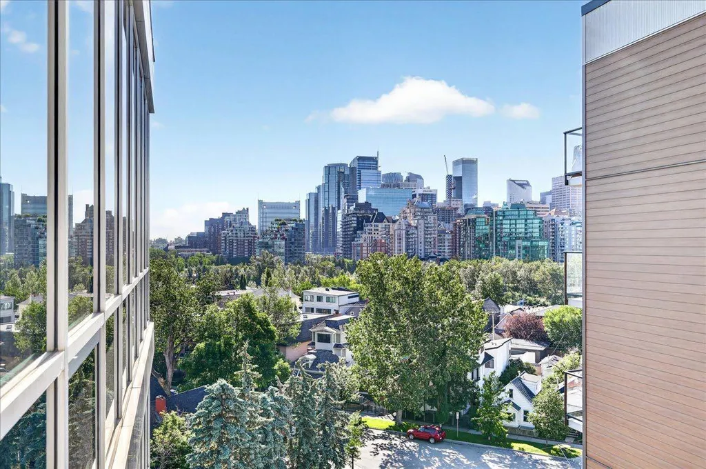 235 9a Street NW Calgary AB T2N 4H7
