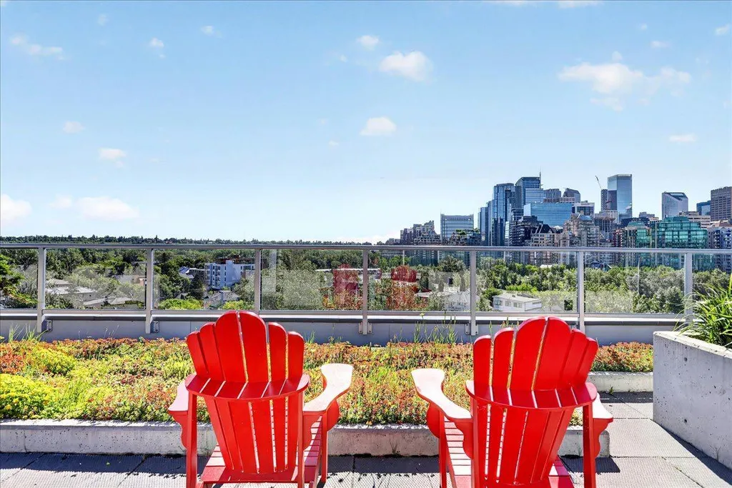 235 9a Street NW Calgary AB T2N 4H7