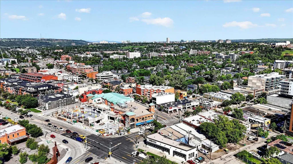 235 9a Street NW Calgary AB T2N 4H7