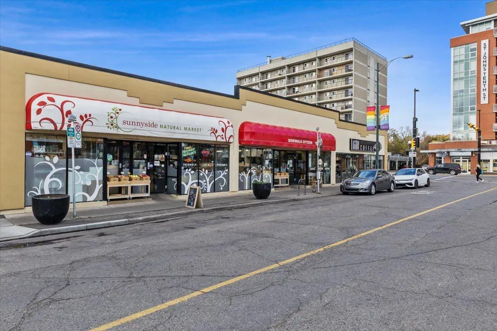 235 9a Street NW Calgary AB T2N 4H7
