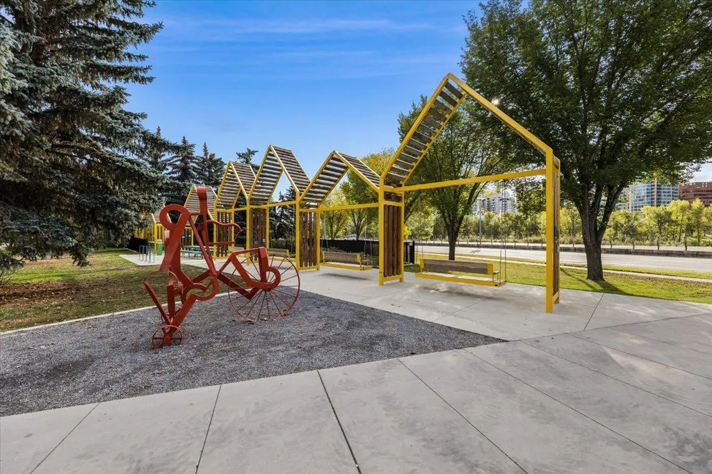 235 9a Street NW Calgary AB T2N 4H7