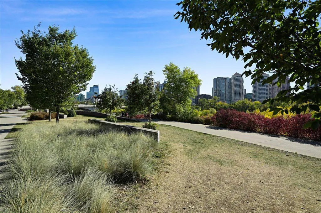 235 9a Street NW Calgary AB T2N 4H7