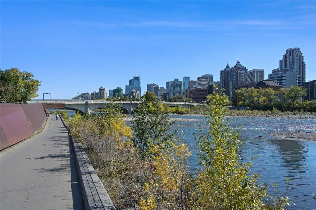 235 9a Street NW Calgary AB T2N 4H7