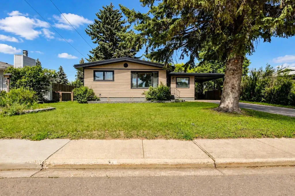808 2 Avenue W Brooks AB T1R 0B6