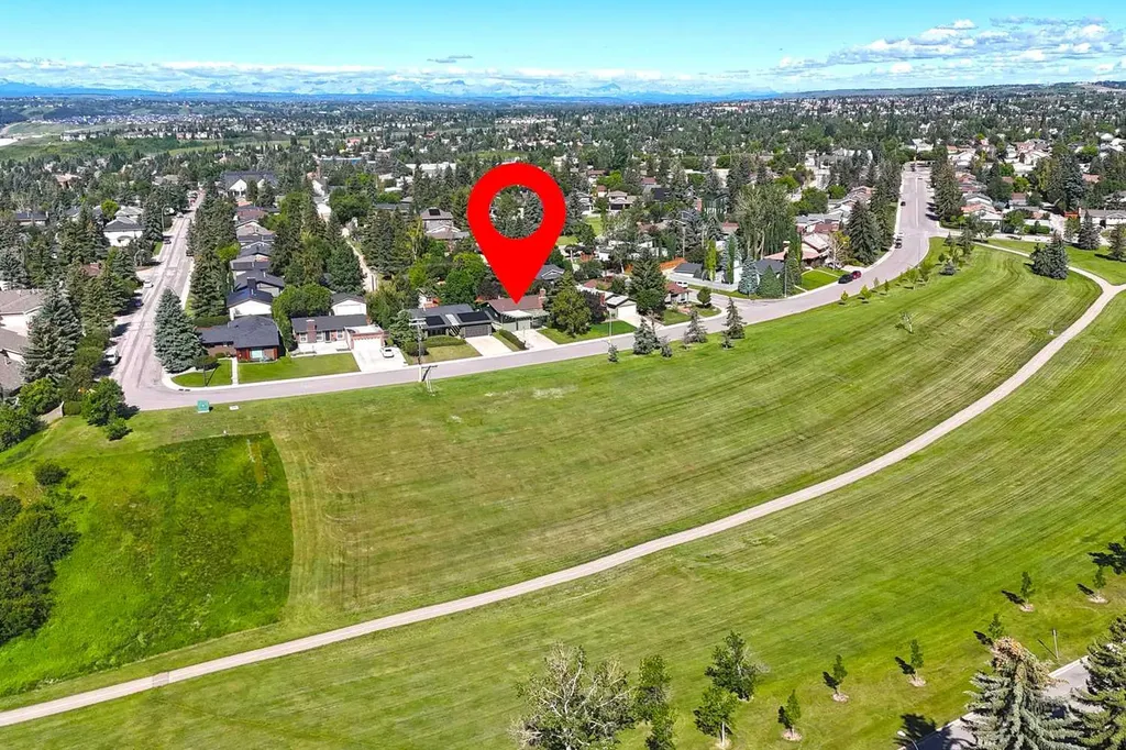 243 Silvercreek Drive NW Calgary AB T3B4H1