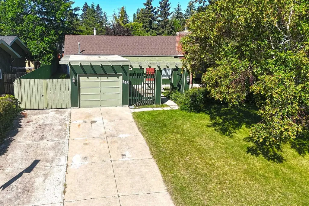 243 Silvercreek Drive NW Calgary AB T3B4H1