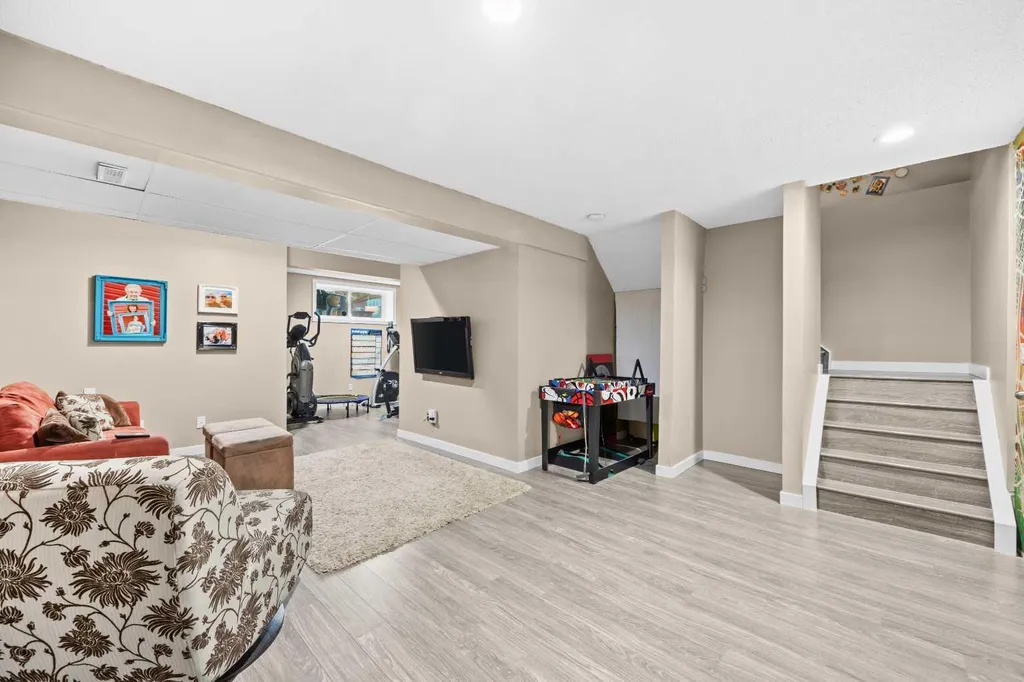 19 Tuscany Ridge Heights NW Calgary AB T3L 2K6