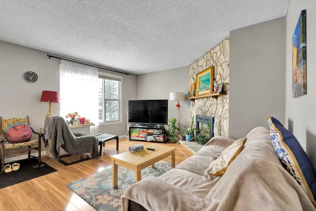 107 Silvergrove Road NW Calgary AB T3B 4Z6