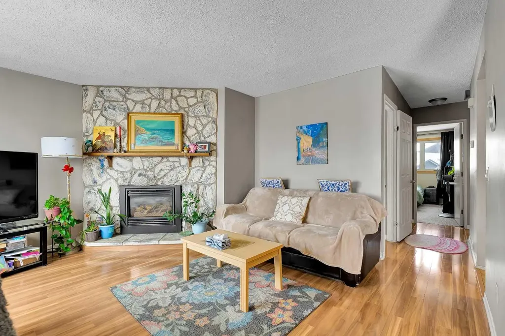 107 Silvergrove Road NW Calgary AB T3B 4Z6