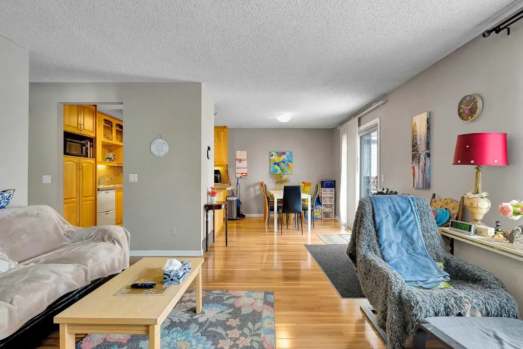 107 Silvergrove Road NW Calgary AB T3B 4Z6