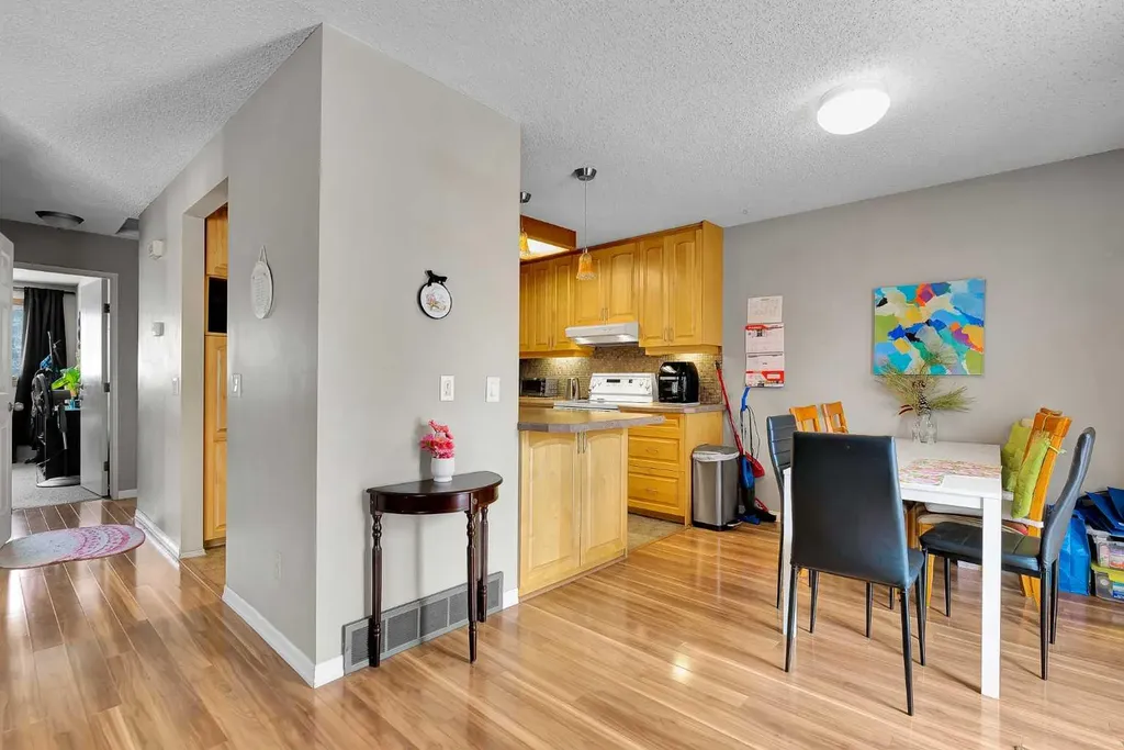 107 Silvergrove Road NW Calgary AB T3B 4Z6