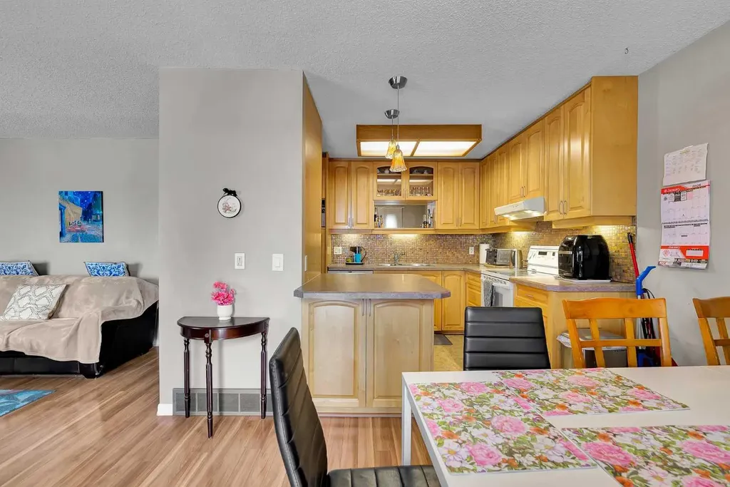 107 Silvergrove Road NW Calgary AB T3B 4Z6
